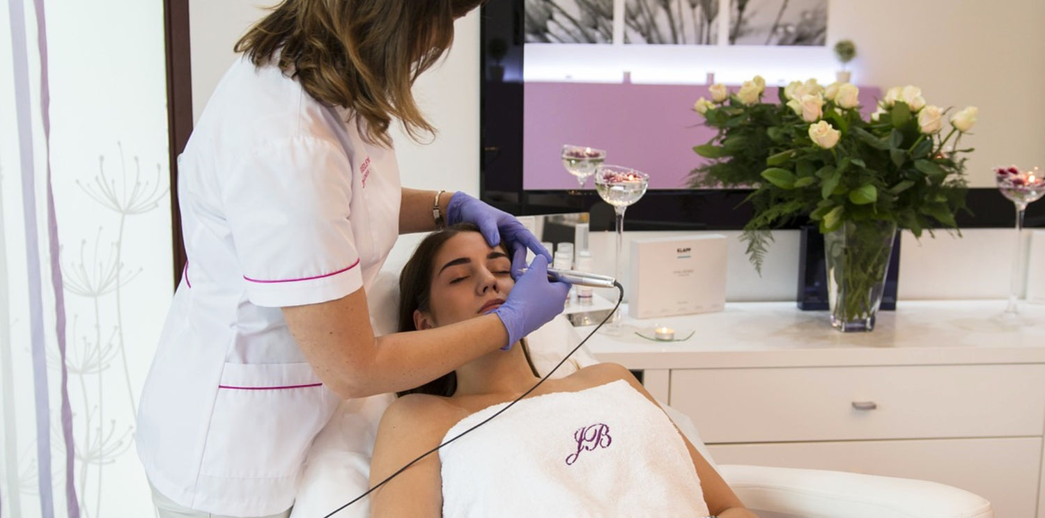 RF Beauty Devices vs. Beauty Salon Treatments: Which Is Right for You?