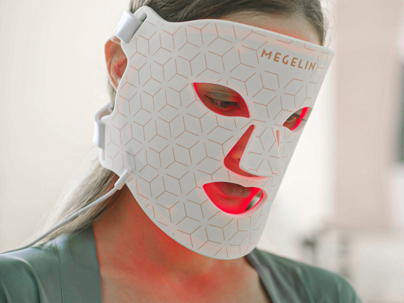 Unlike other LED masks, Megelin LED Mask is designed with best-fit silicone, shaped after testing and analyzing the faces of thousands of users. Made from liquid silicone material, it ensures a comfortable fit without causing discomfort.