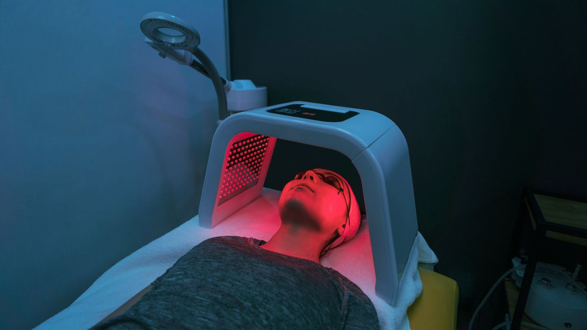 Enhancing Red Light Machine What Do Red LED Lights Mean? – Megelin
